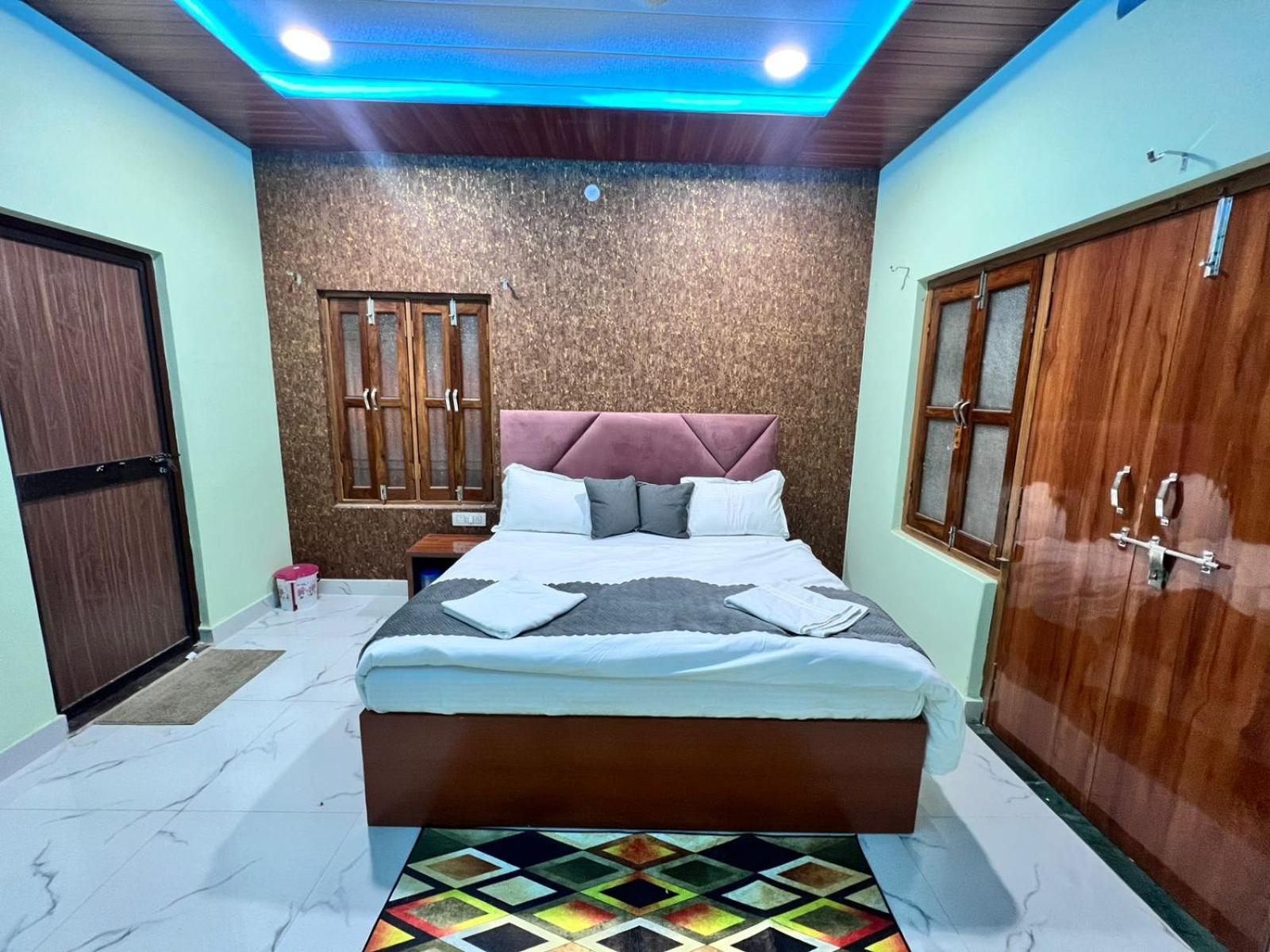 ホテル Gulab Residency バラナシ エクステリア 写真